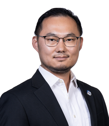 Headshot of Xuan Liu on a white background