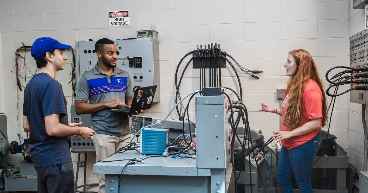 students in electrical engineering 