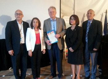 From L-R: Rolando Sierra Fonseca, Dr. Mélida Velásquez Lambur, Dr. Stephen Webre, Marta Elena Suazo and Omar Turcios.