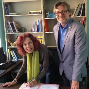 Dr. Dolly Hurtig signs the CODOFIL Consortium accords delivered by Raymond Hinz, Cooperation Attache from the French Embassy in New Orleans.