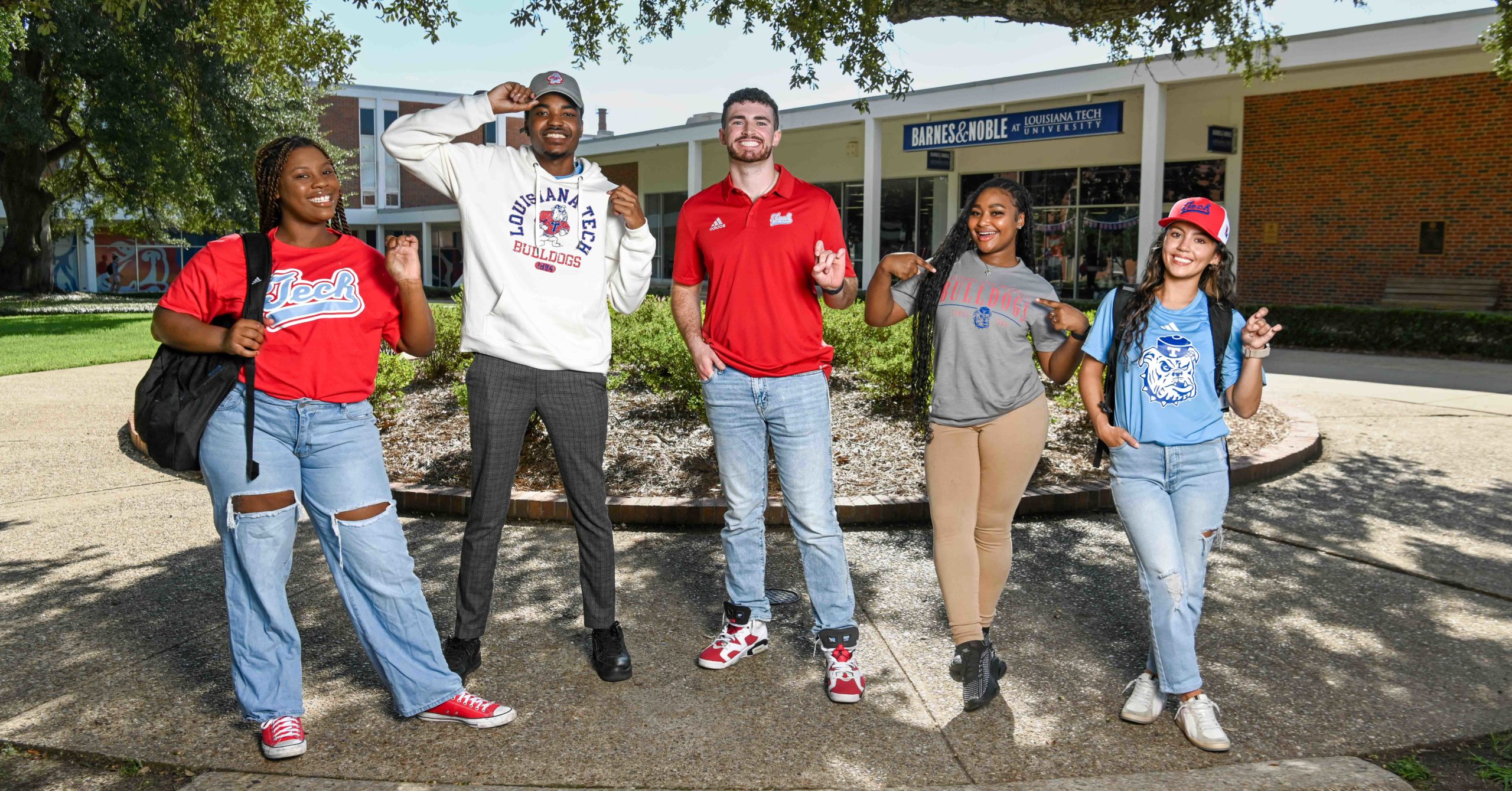 Students wear Ole Red & Blue Vintage Collection apparel Students wear Ole Red & Blue Vintage Collection apparel