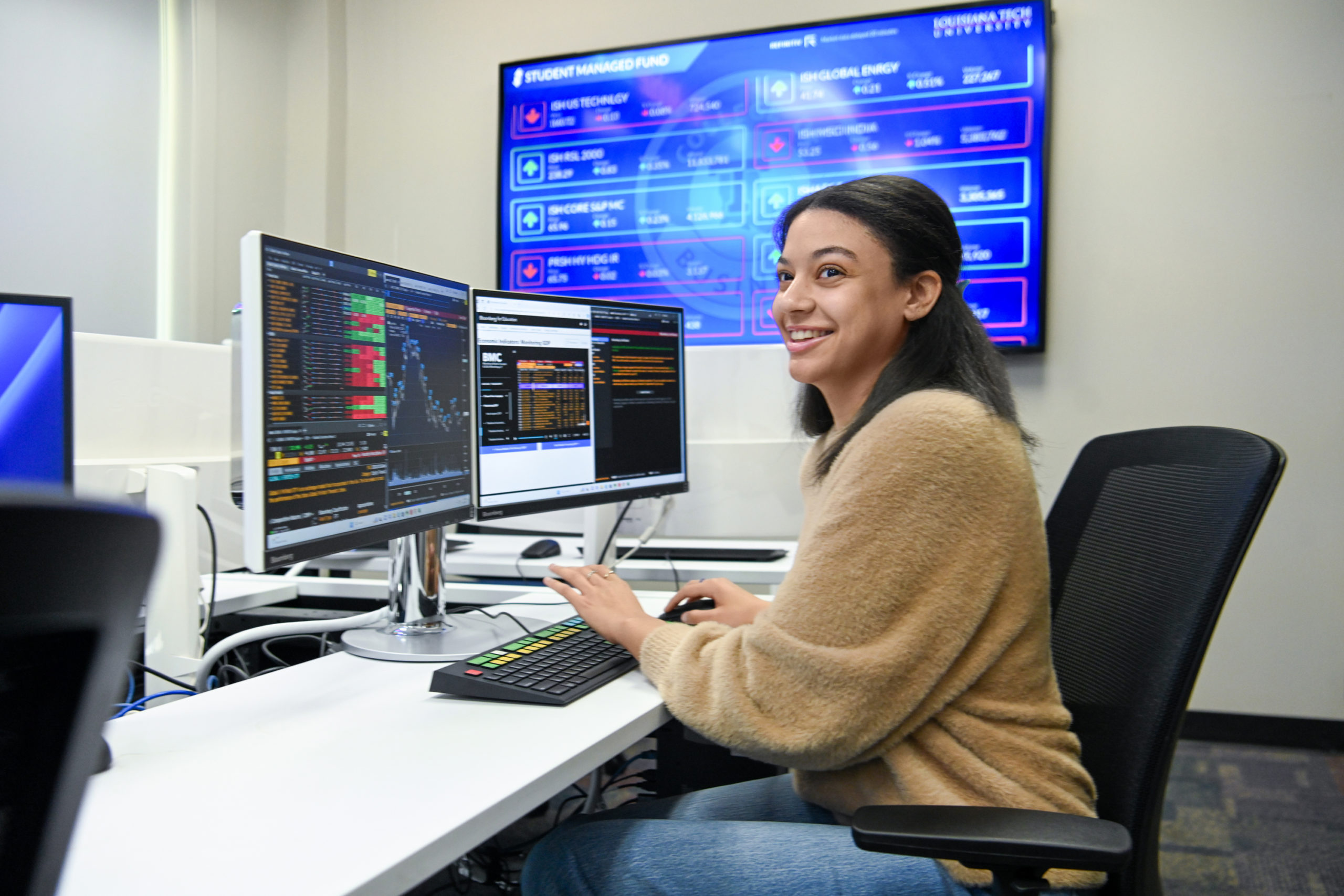 College of Business brings the power of Bloomberg Terminals to Louisiana Tech